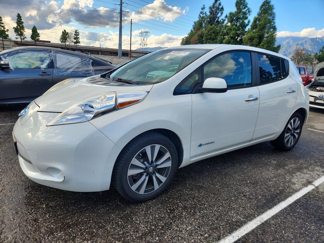 Vedere 2016 NISSAN LEAF SV, unghi 1