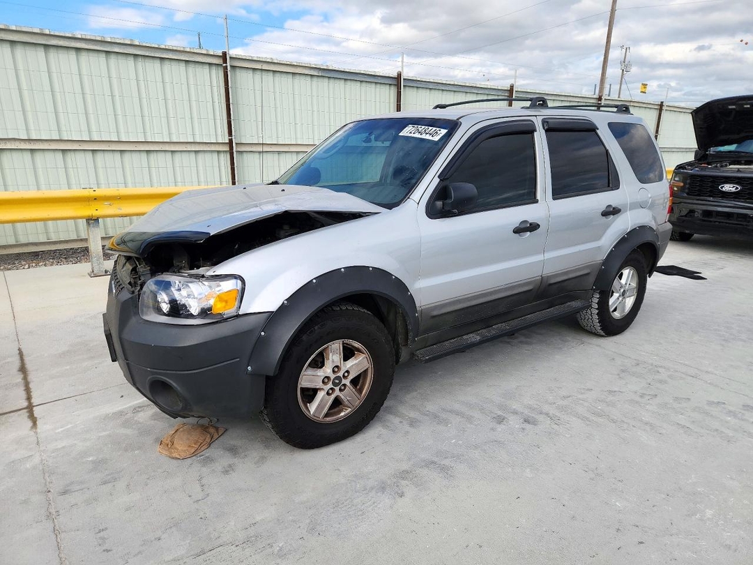 Вид 2005 FORD ESCAPE XLS, угол 1
