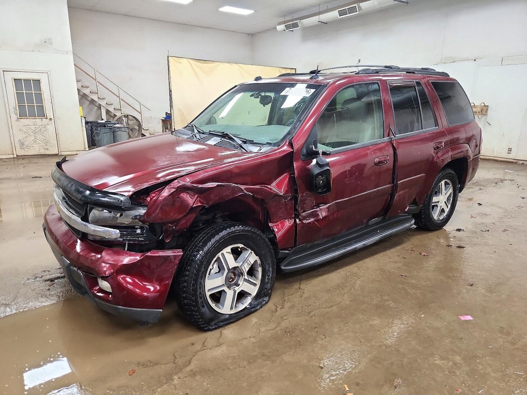 Vue de 2005 CHEVROLET TRAILBLAZER LS, angle 1