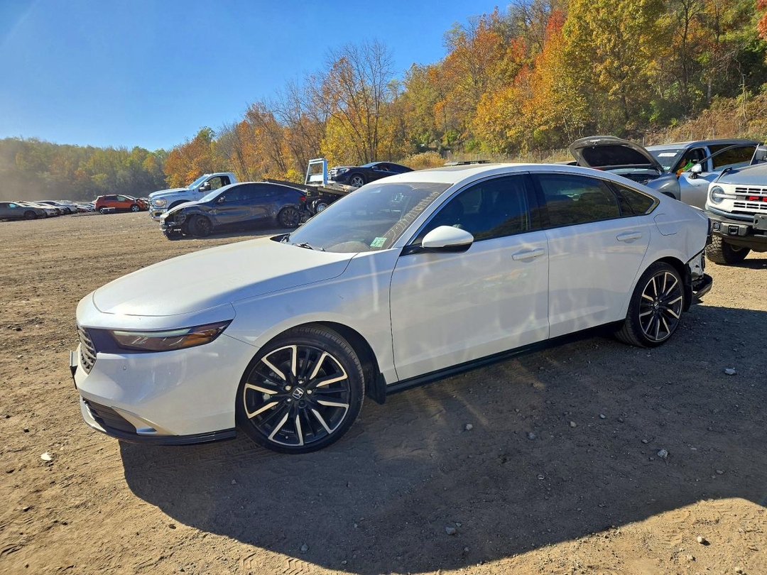 Vue de 2026 HONDA ACCORD TOURING HYBRID, angle 1