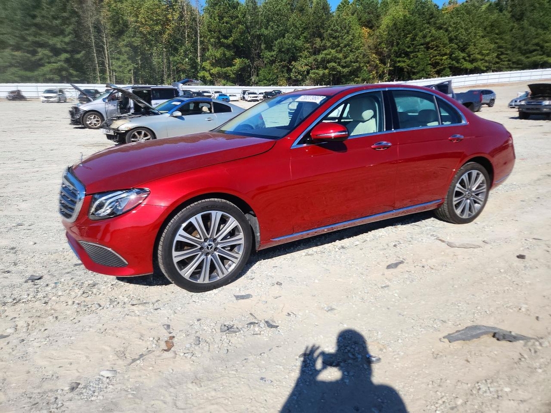 Vista de 2020 MERCEDES-BENZ E 350, ángulo 1