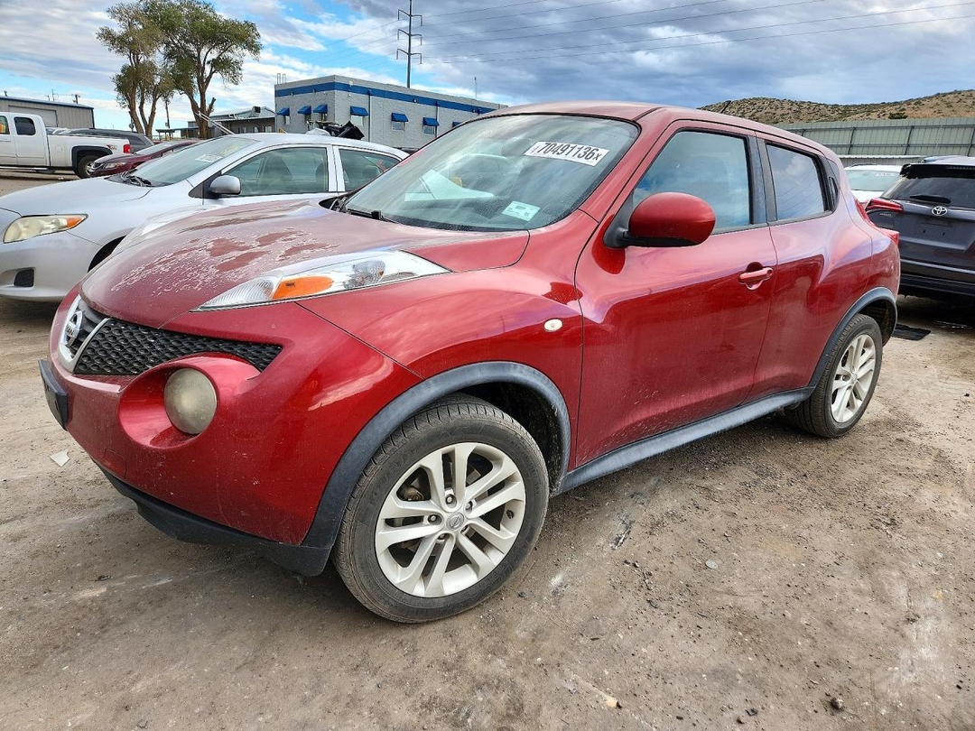Vue de 2013 NISSAN JUKE S, angle 1