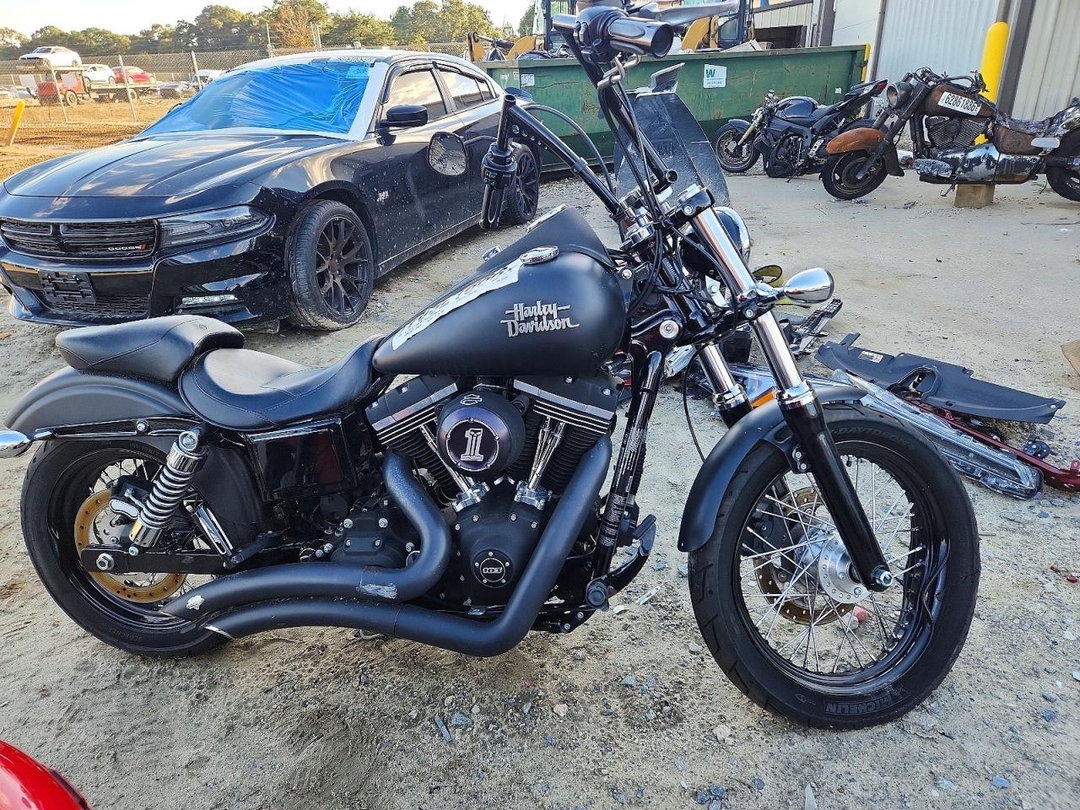 Вид 2015 HARLEY-DAVIDSON FXDB DYNA STREET BOB, угол 1