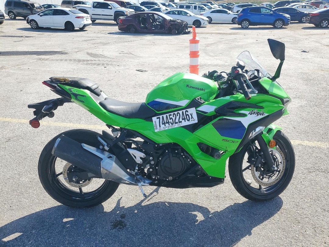 منظر 2026 KAWASAKI EX500 H، زاوية 1