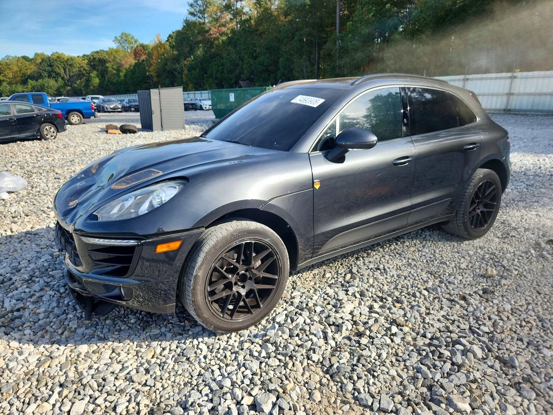 2017 PORSCHE MACAN view, angle 1