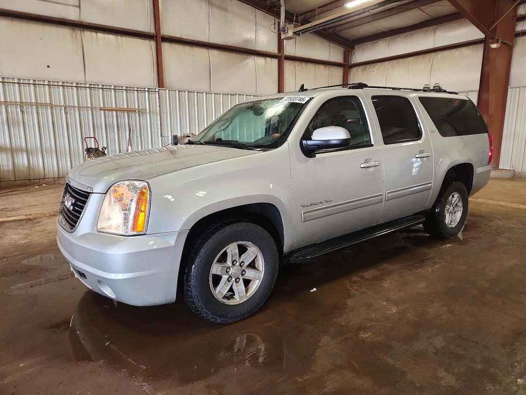 منظر 2013 GMC YUKON XL K1500 SLT، زاوية 1