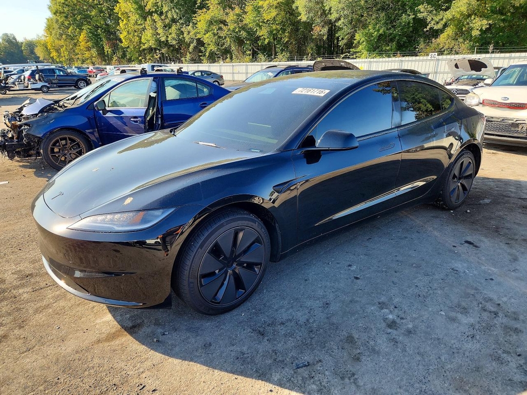 Vue de 2026 TESLA MODEL 3, angle 1