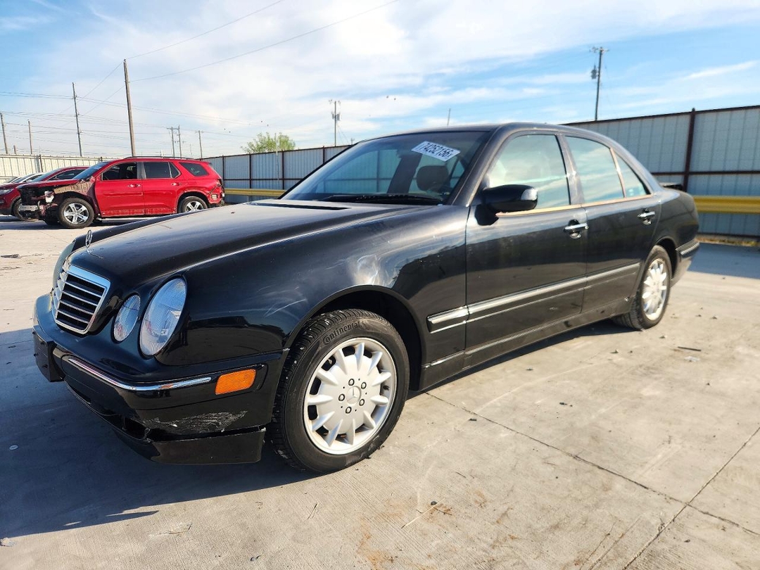 Вид 2001 MERCEDES-BENZ E 320 4MATIC, угол 1