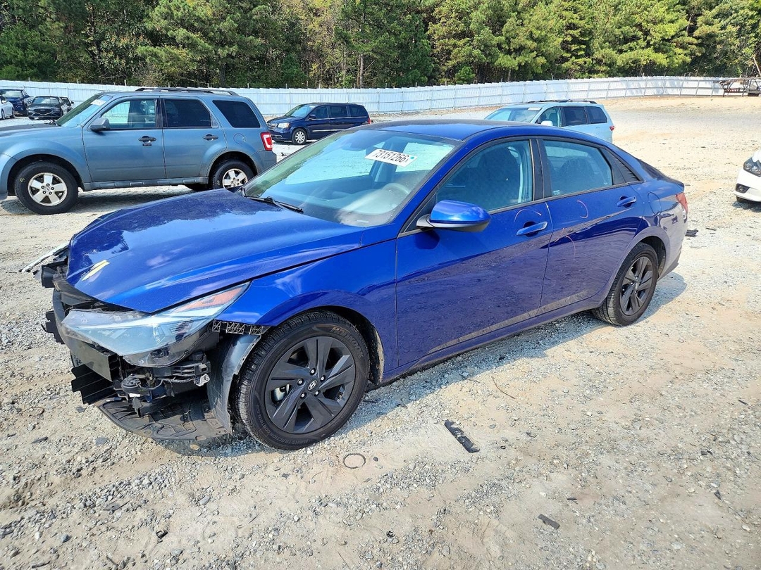 Вид 2021 HYUNDAI ELANTRA SEL, угол 1
