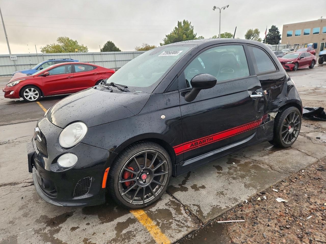 منظر 2015 FIAT 500 ABARTH، زاوية 1