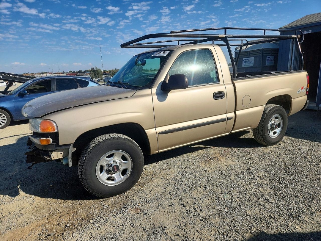 منظر 2004 GMC NEW SIERRA K1500، زاوية 1