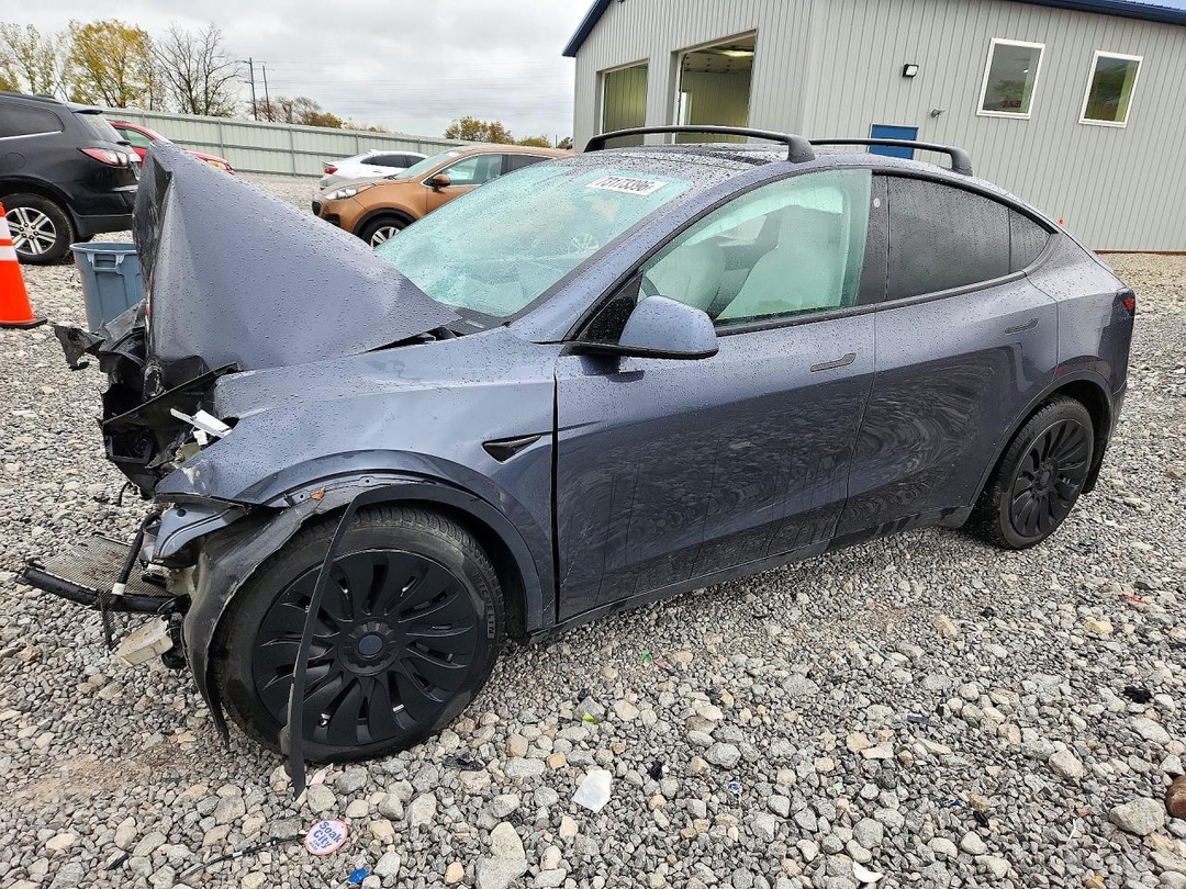 Vue de 2021 TESLA MODEL Y, angle 1