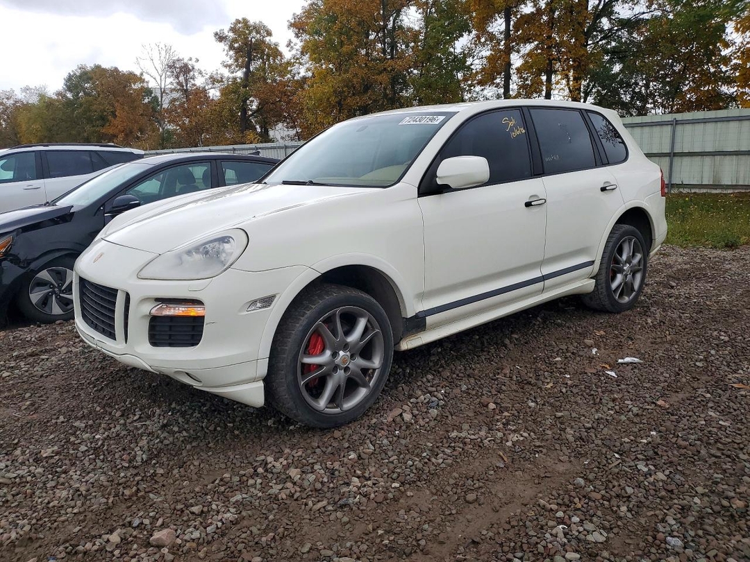 منظر 2010 PORSCHE CAYENNE GTS، زاوية 1
