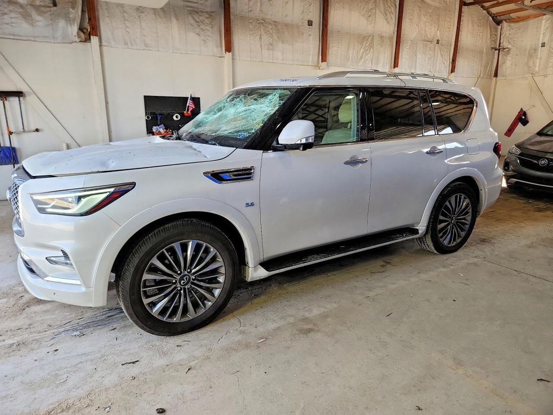 منظر 2019 INFINITI QX80 LUXE، زاوية 1