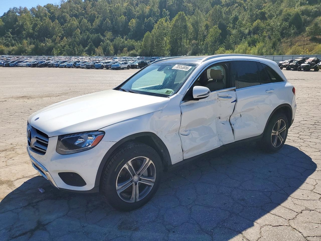 منظر 2016 MERCEDES-BENZ GLC 300 4MATIC، زاوية 1