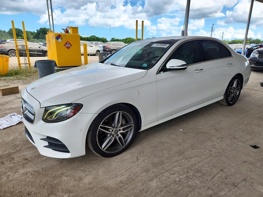 منظر 2018 MERCEDES-BENZ E 300، زاوية 1