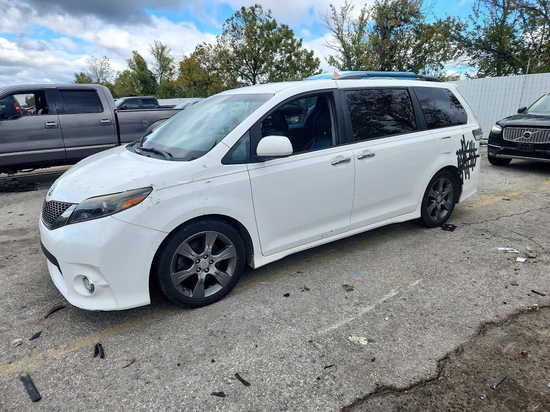 Вид 2015 TOYOTA SIENNA SPORT, угол 1