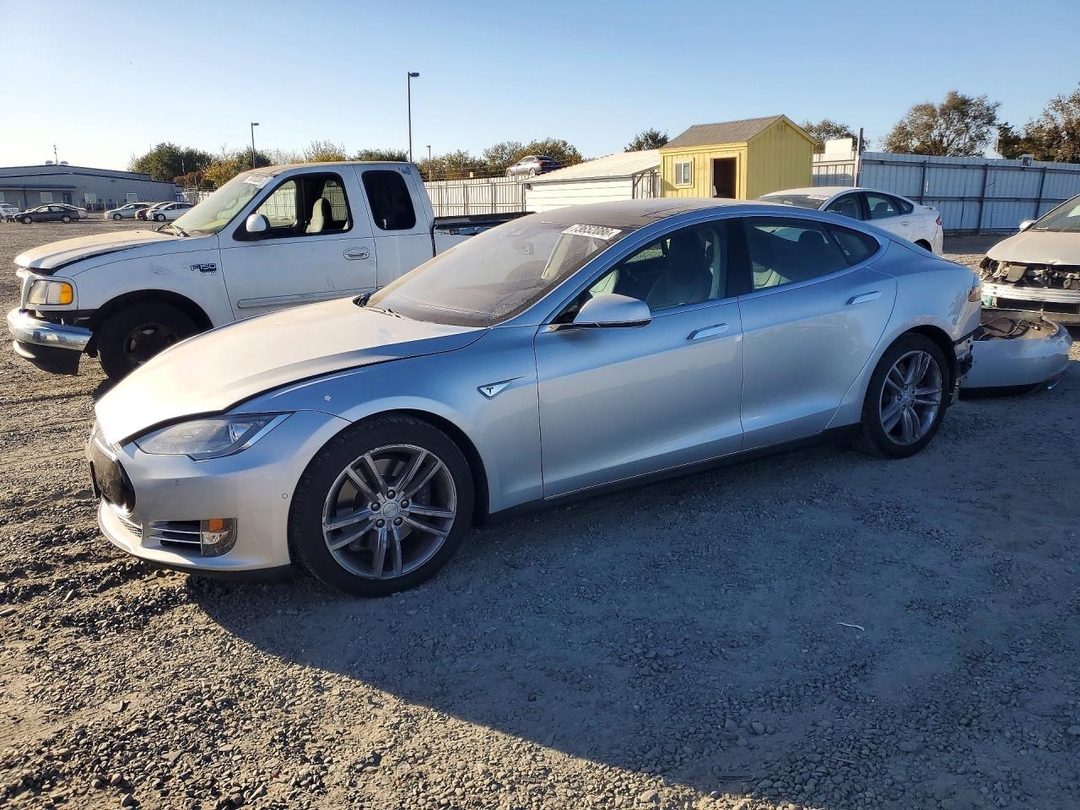 Vista de 2015 TESLA MODEL S 85D, ángulo 1