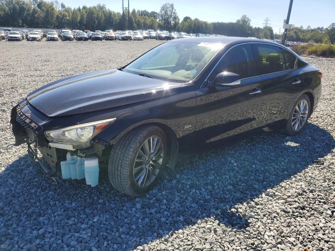 Vue de 2018 INFINITI Q50 2.0T PURE, angle 1