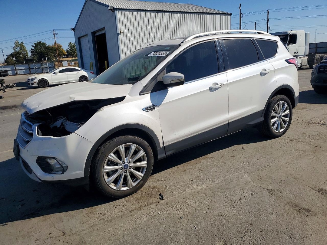 Vista de 2017 FORD ESCAPE TITANIUM, ángulo 1