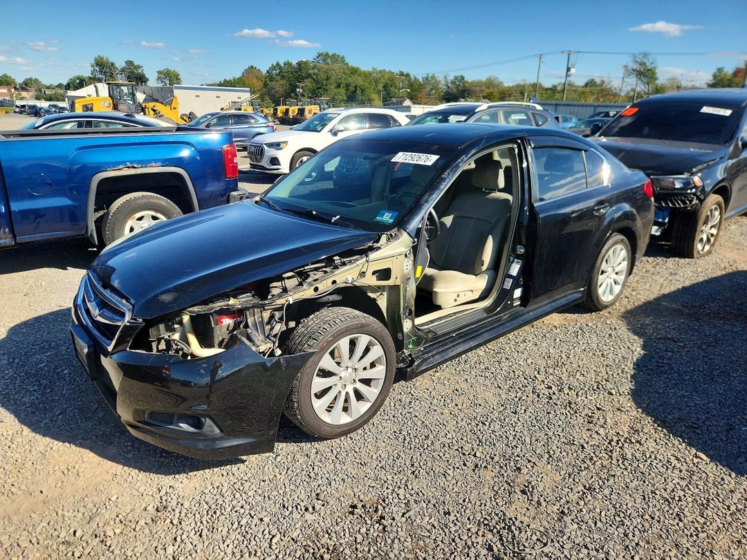 Vue de 2011 SUBARU LEGACY 3.6R PREMIUM, angle 1