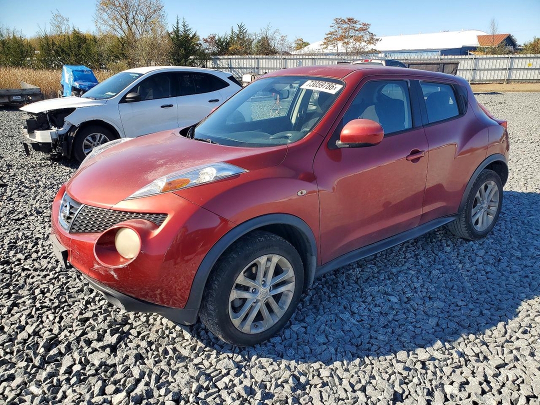 Вид 2013 NISSAN JUKE S, угол 1