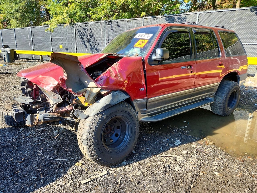 Vue de 2001 FORD EXPLORER XLT, angle 1