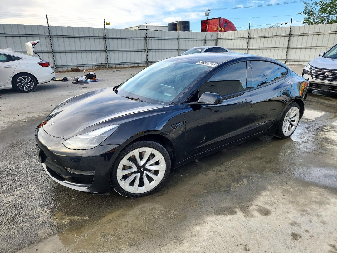Вид 2023 TESLA MODEL 3, угол 1