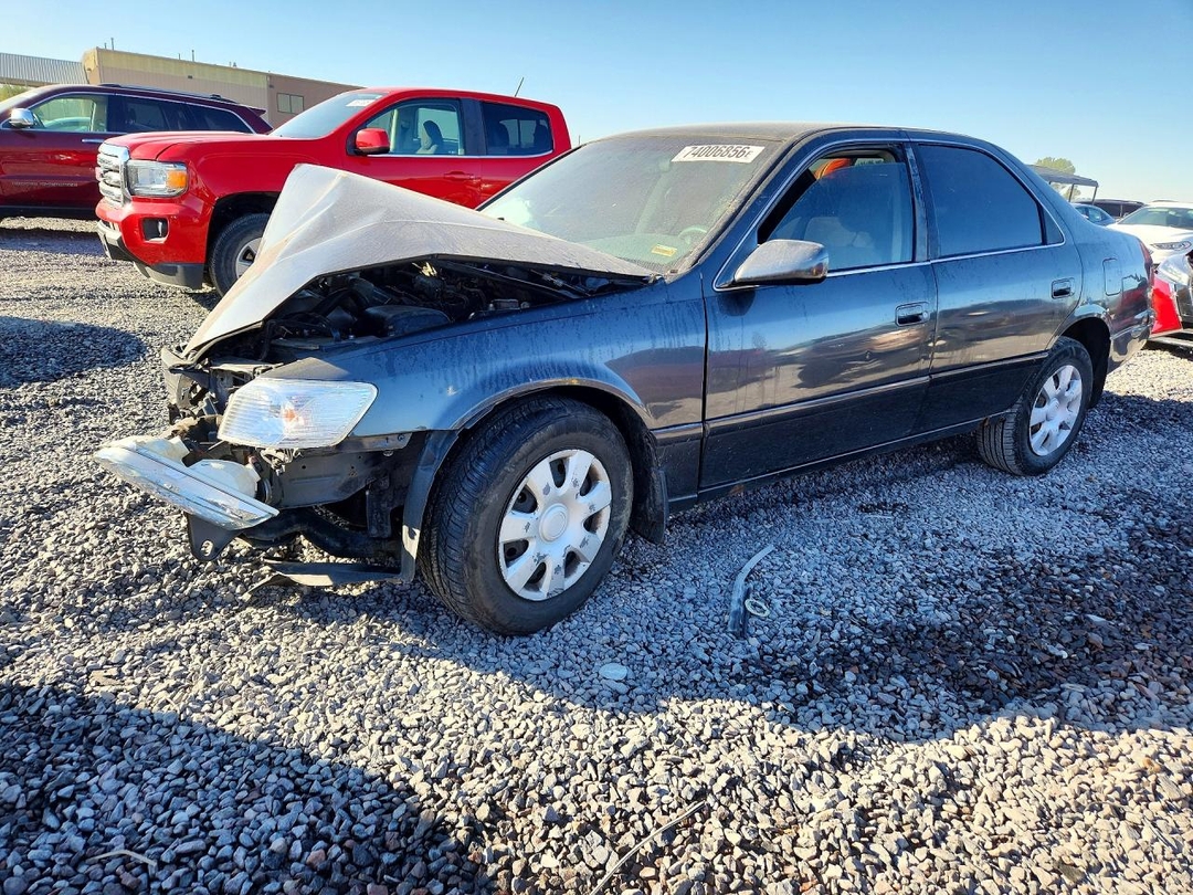 Вид 2000 TOYOTA CAMRY LE, угол 1