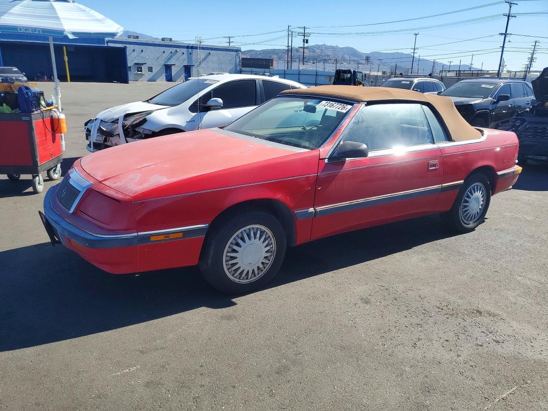 Vue de 1992 CHRYSLER LEBARON LX, angle 1