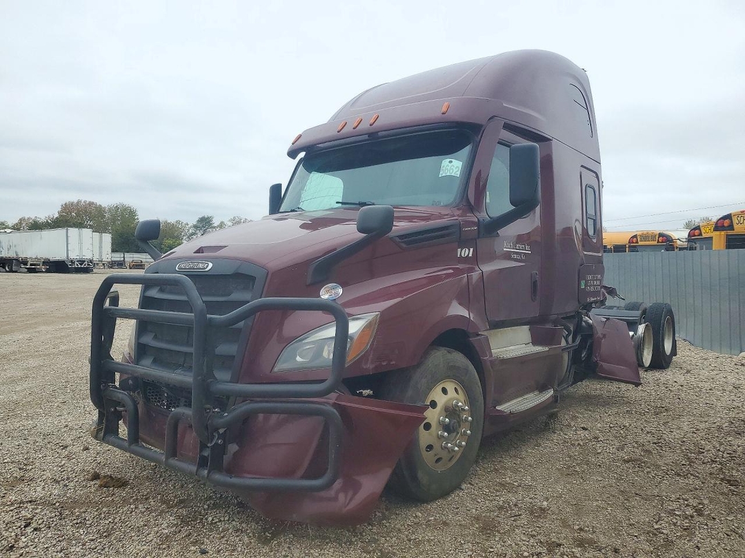 منظر 2024 FREIGHTLINER CASCADIA 1 - SEMI TRUCK، زاوية 1