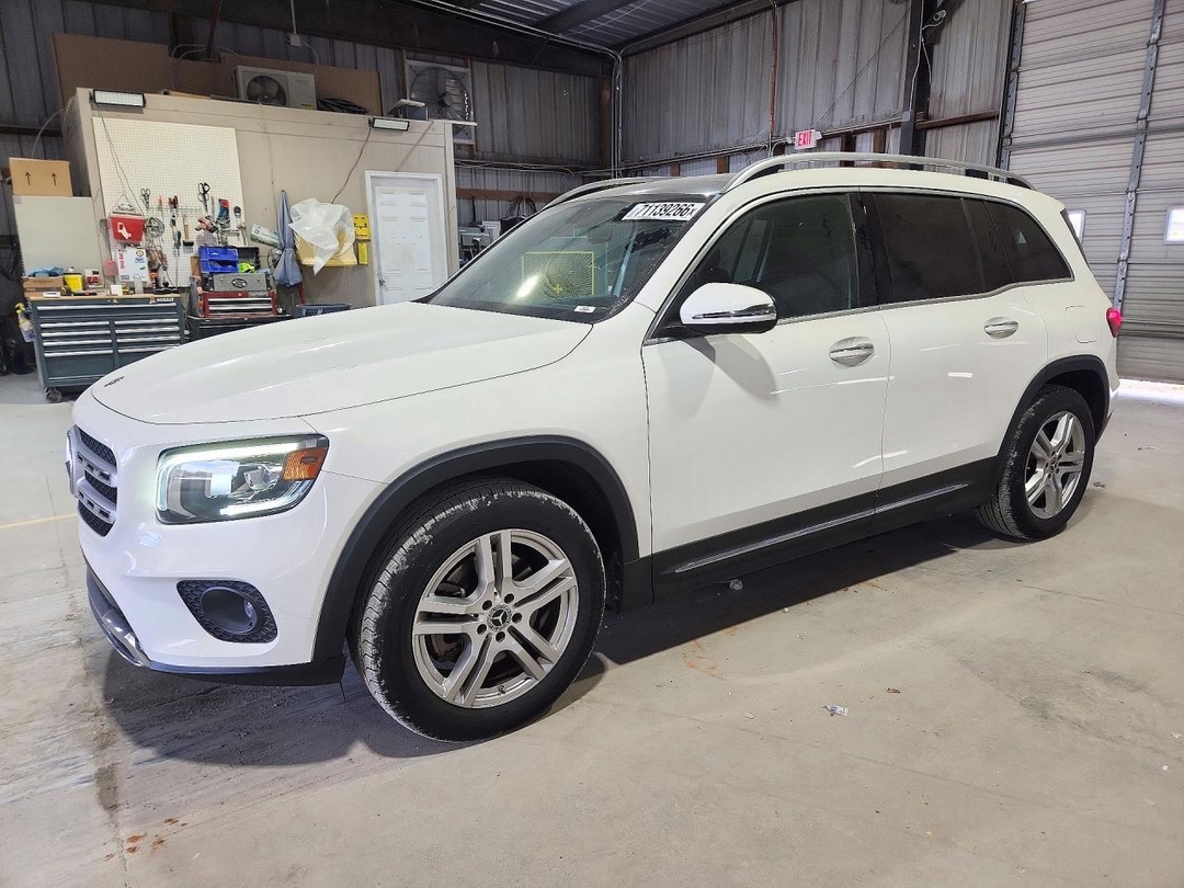 منظر 2021 MERCEDES-BENZ GLB 250 4MATIC، زاوية 1