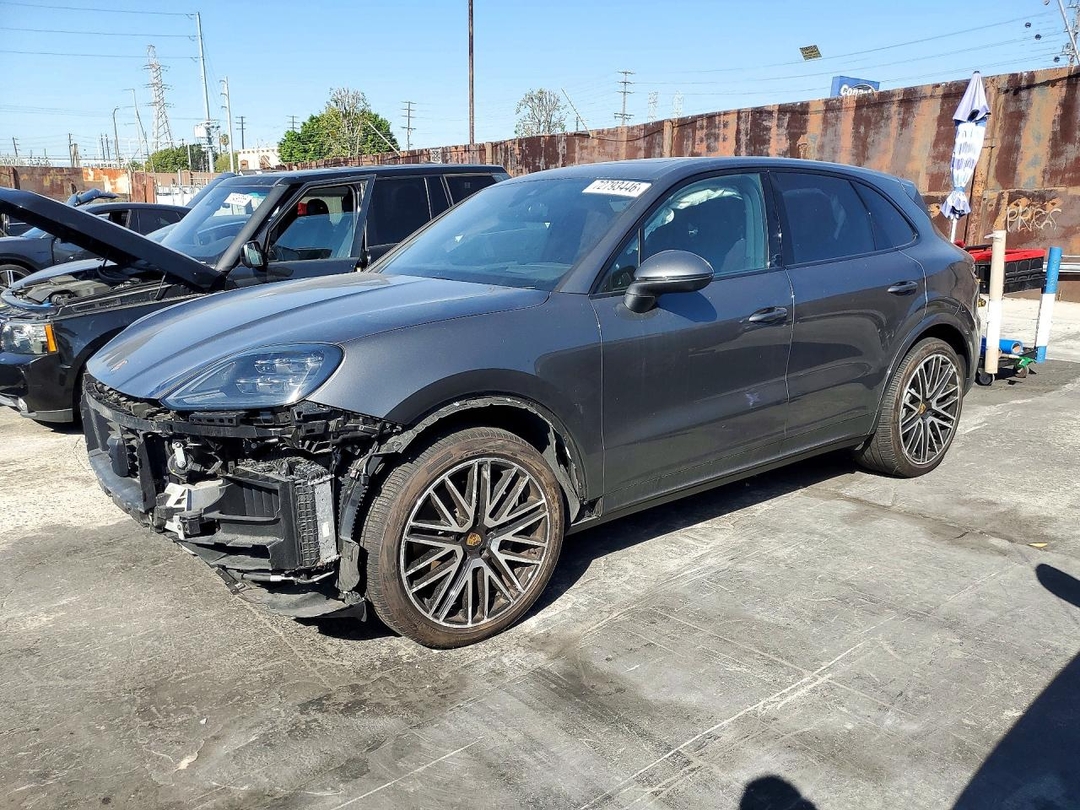 Вид 2024 PORSCHE CAYENNE, угол 1