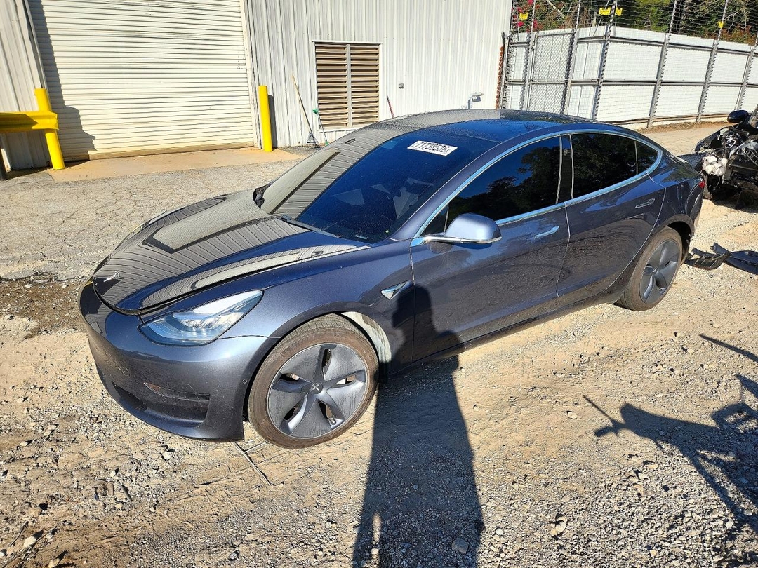 Vue de 2020 TESLA MODEL 3, angle 1