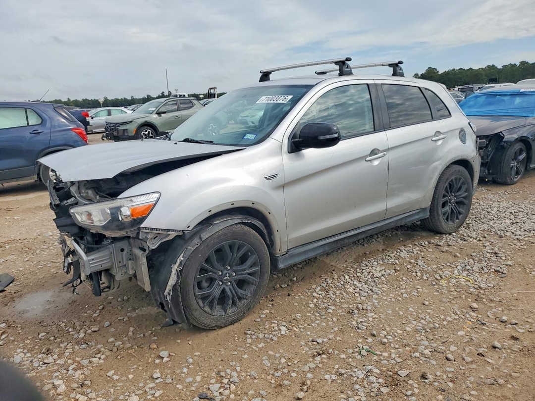 Vue de 2019 MITSUBISHI OUTLANDER SPORT ES, angle 1