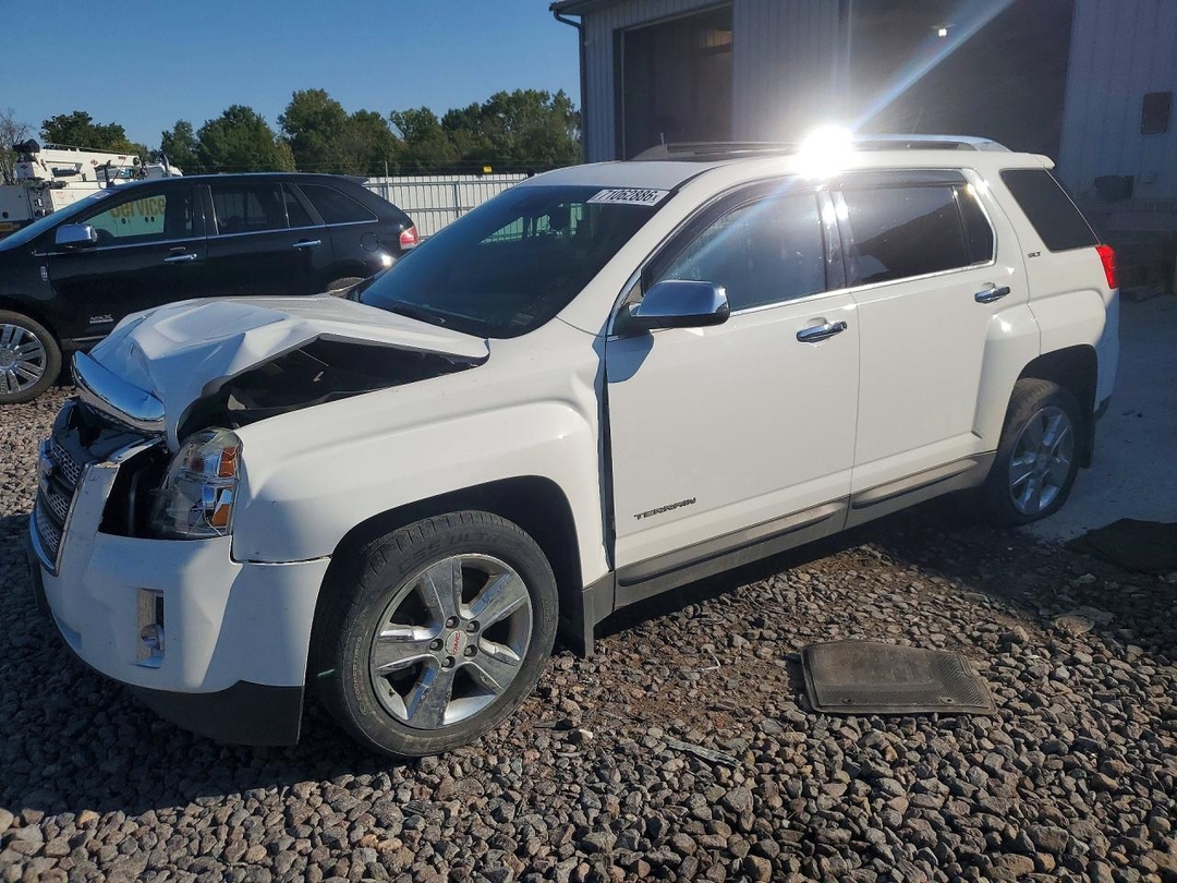 منظر 2014 GMC TERRAIN SLT، زاوية 1