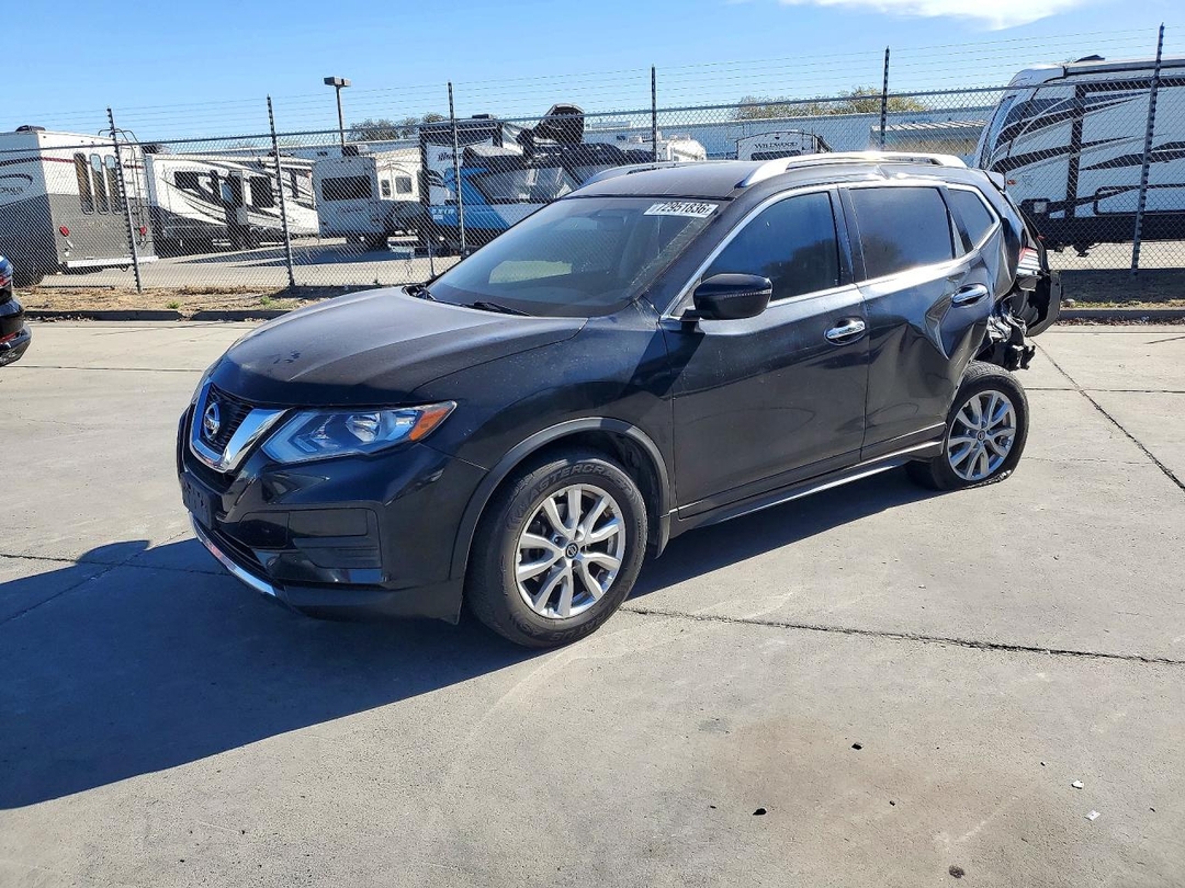 منظر 2017 NISSAN ROGUE SV، زاوية 1