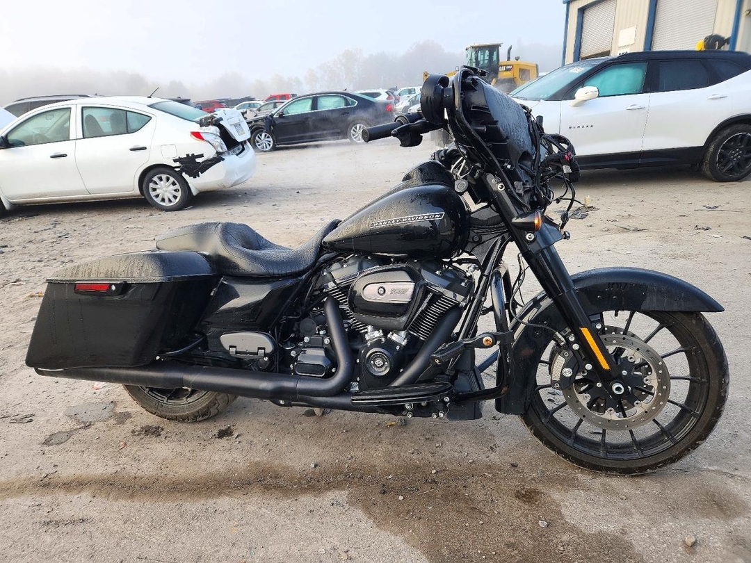 Vue de 2018 HARLEY-DAVIDSON FLHXS STREET GLIDE SPECIAL, angle 1