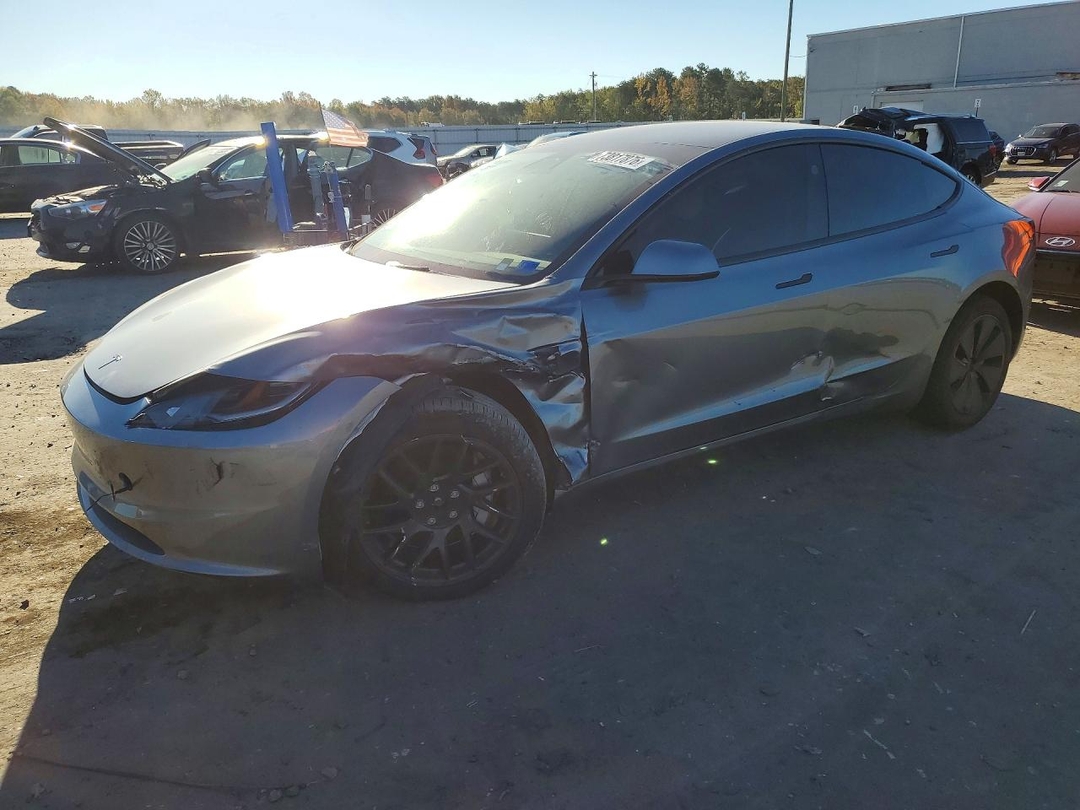 Vista de 2025 TESLA MODEL 3, ángulo 1