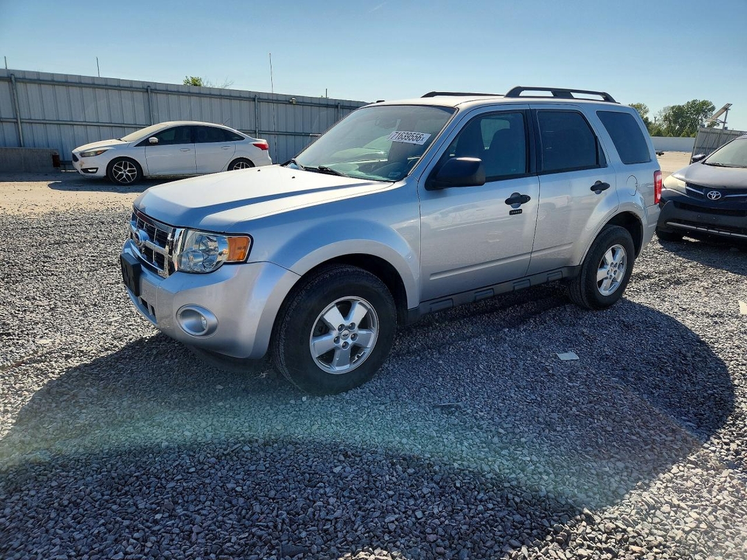 Vista de 2010 FORD ESCAPE XLT, ángulo 1