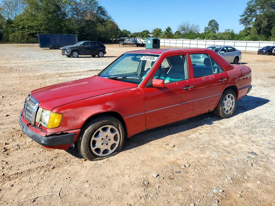 Vue de 1991 MERCEDES-BENZ 300 E, angle 1