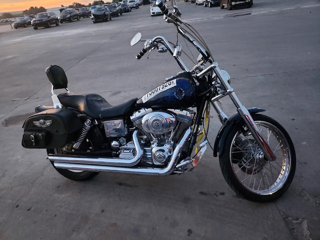 Vista de 2003 HARLEY-DAVIDSON FXD, ángulo 1