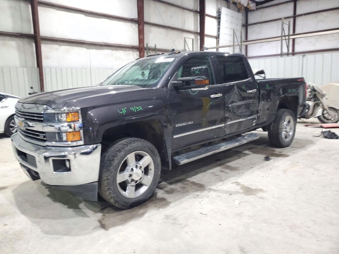 منظر 2015 CHEVROLET SILVERADO K2500 HEAVY DUTY LTZ، زاوية 1