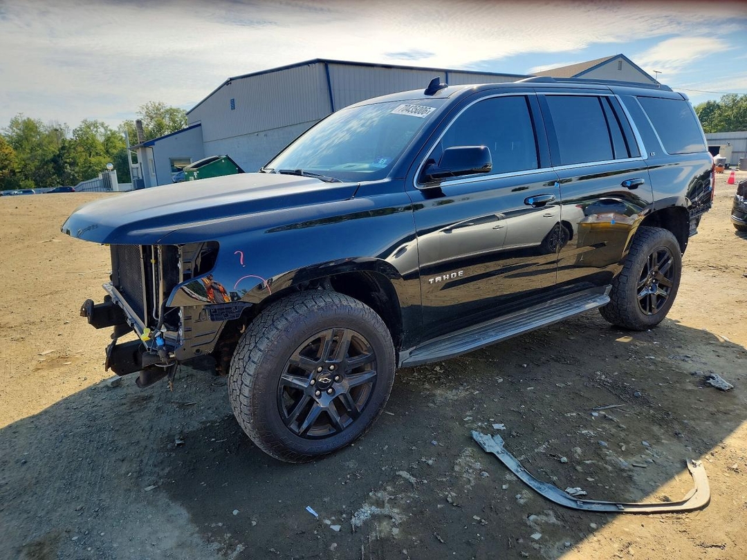 Vue de 2017 CHEVROLET TAHOE K1500 LT, angle 1