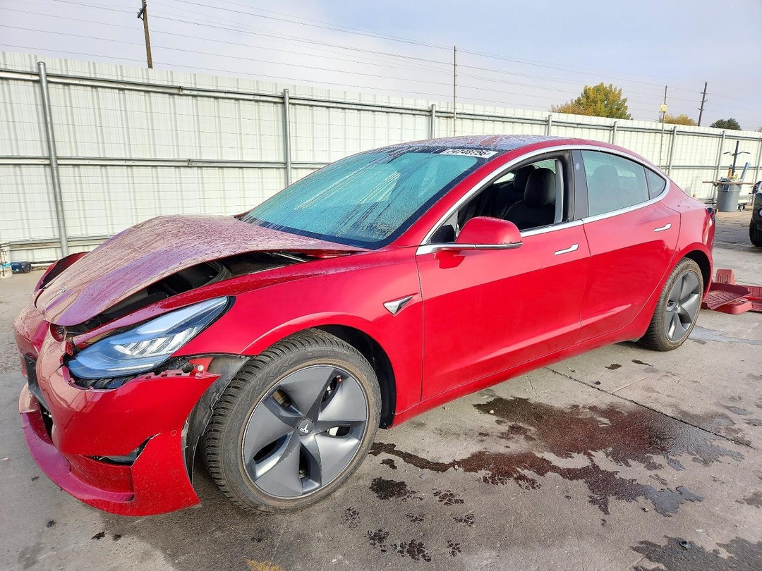 Вид 2018 TESLA MODEL 3, угол 1