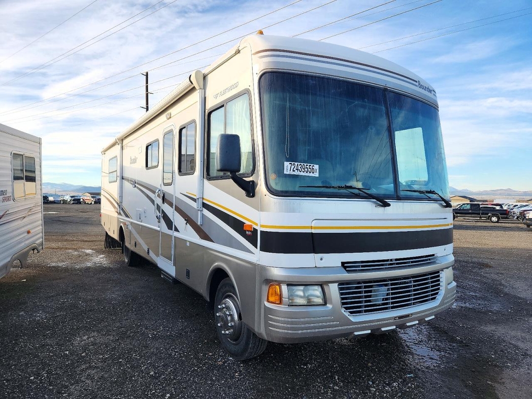Vue de 2005 FLEETWOOD BOUNDER RV, angle 1