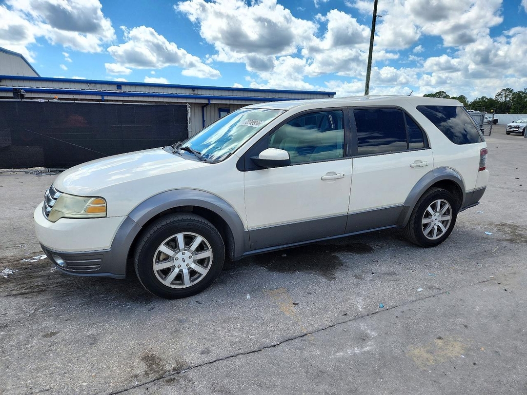Vue de 2009 FORD TAURUS X SEL, angle 1