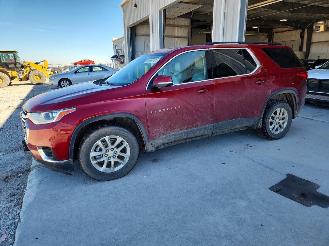 Vue de 2021 CHEVROLET TRAVERSE LT, angle 1