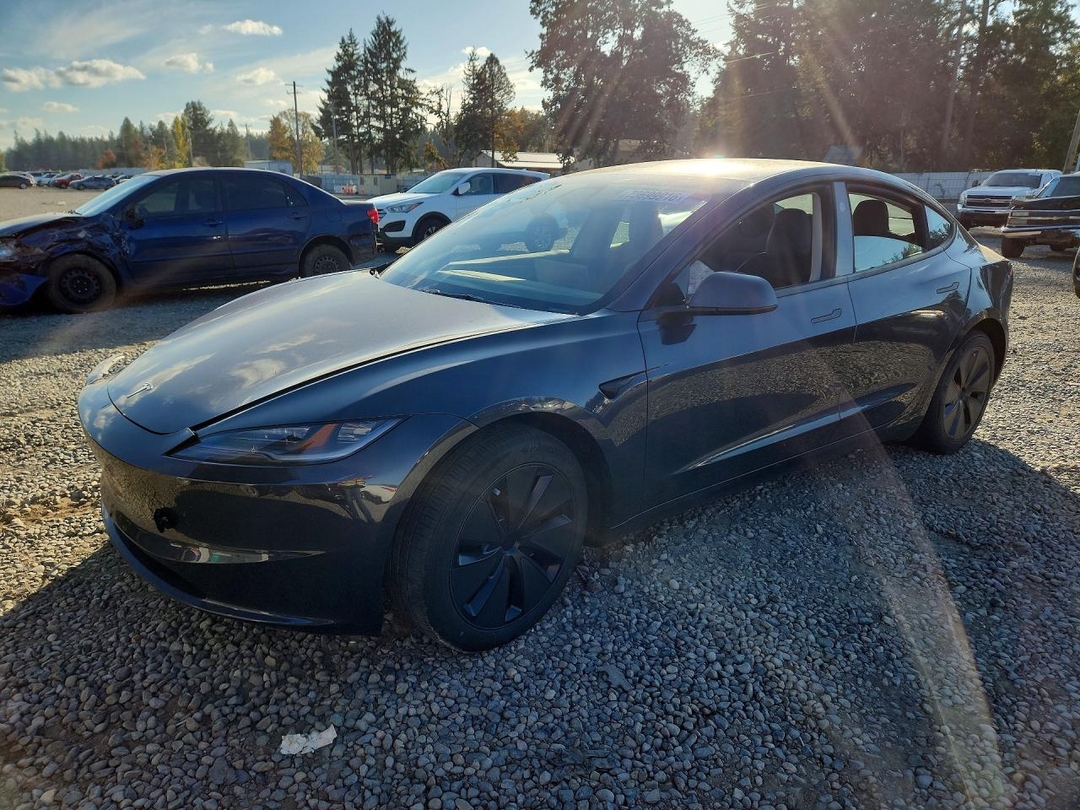 Vue de 2024 TESLA MODEL 3, angle 1