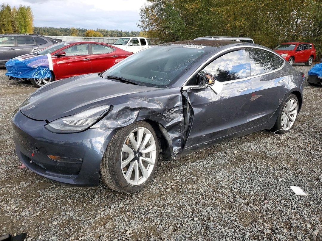 Vue de 2018 TESLA MODEL 3, angle 1